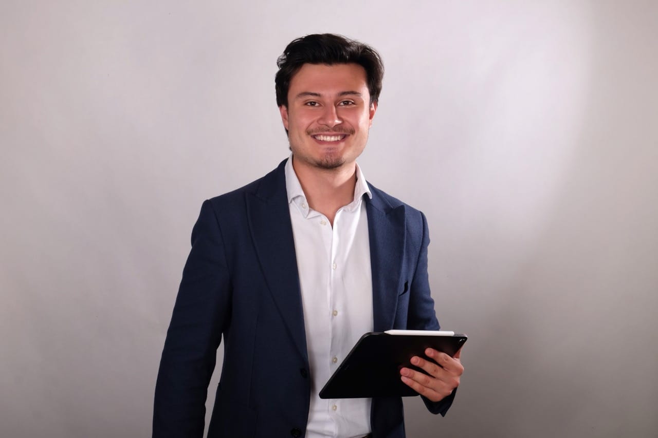 Mathias - CTO und Finanzanalyst